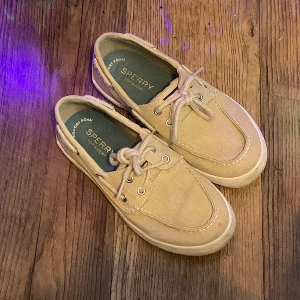Boys tan Sperrys